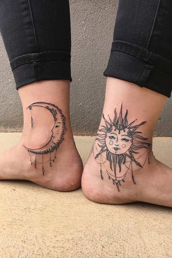 mẫu tattoo hình mặt trăng mặt trời cực chất ở hai gót chân