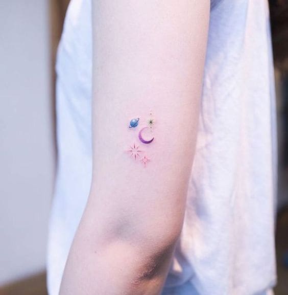 mẫu tattoo hình mặt trăng mini cực nhỏ