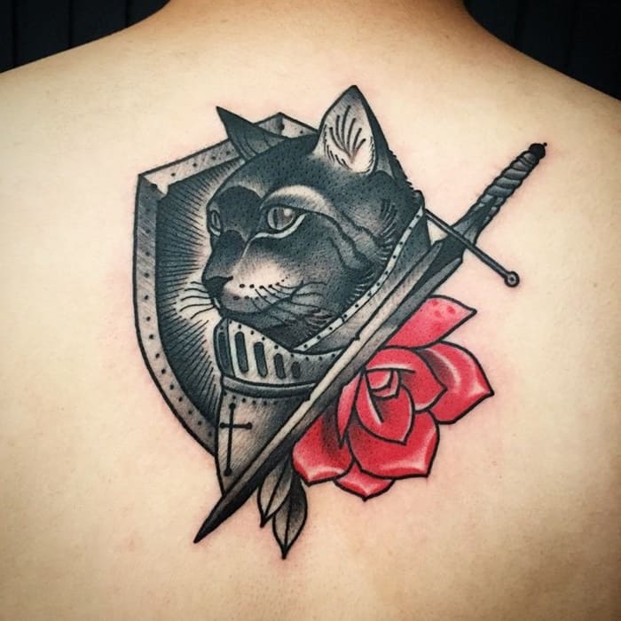 mẫu tattoo mèo ở lưng