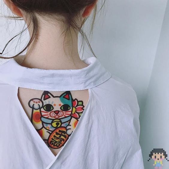 mẫu tattoo mèo thần tái sau lưng cho con gái tuyệt đẹp