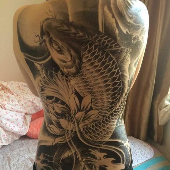 tattoo cá chép trắng đen đẹp