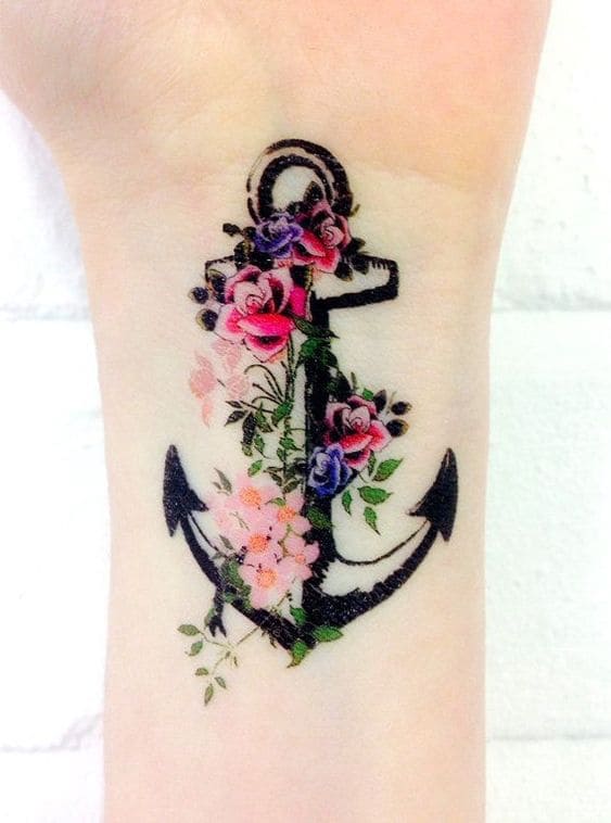 tattoo mỏ neo đẹp ở cổ tay nữ