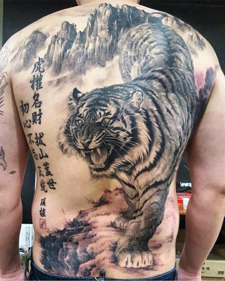 Ấn tượng với đường nét sắc sảo của tattoo hổ hạ sơn