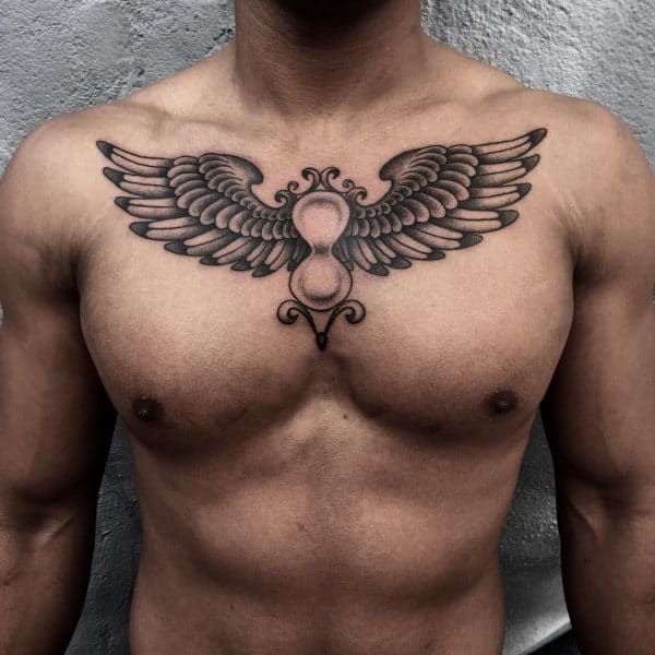 Ảnh tattoo đồng hồ cát và đôi cánh đặc biệt