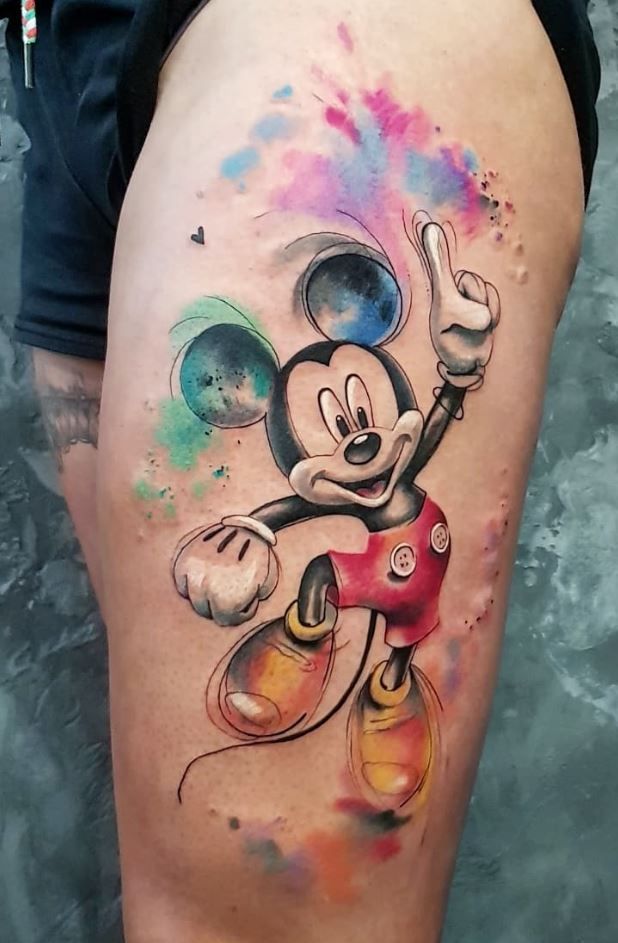 Ảnh xăm chuột Mickey nhiều sắc màu trên đùi