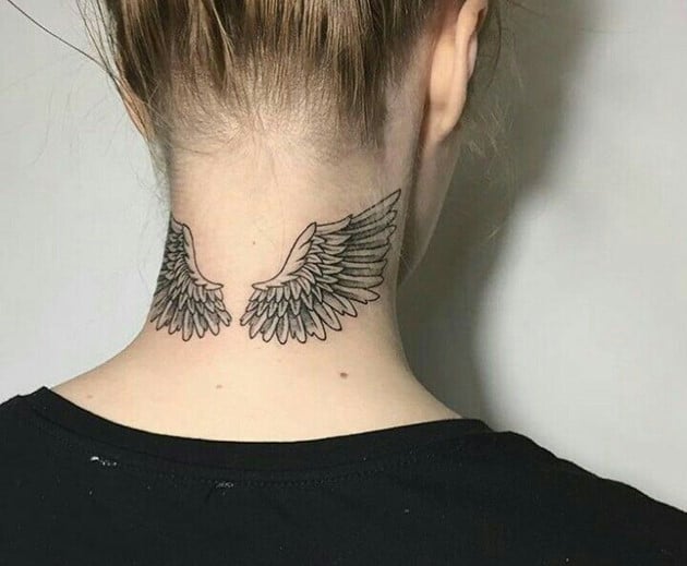 Cá tính và chất ngầu với tattoo đôi cánh ở cổ