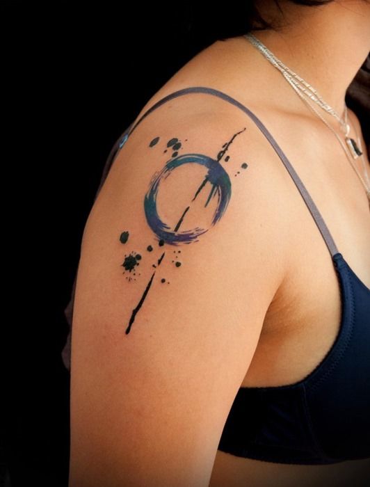 Đắm chìm trong vẻ đẹp của tattoo vòng tròn ở bắp tay nữ