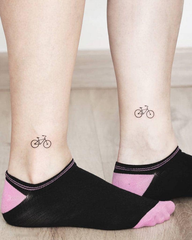 Giới thiệu hình xăm chiếc xe đạp nhỏ ở cổ chân cho nữ