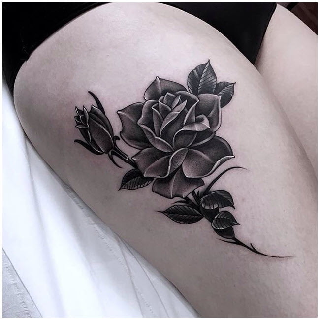 Gợi cảm và quyến rũ với mẫu tattoo hoa hồng đen cho con gái