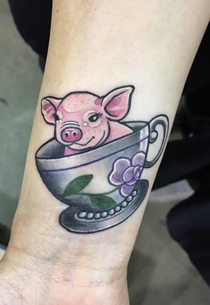 Hình lợn ngồi trong cốc đáng yêu