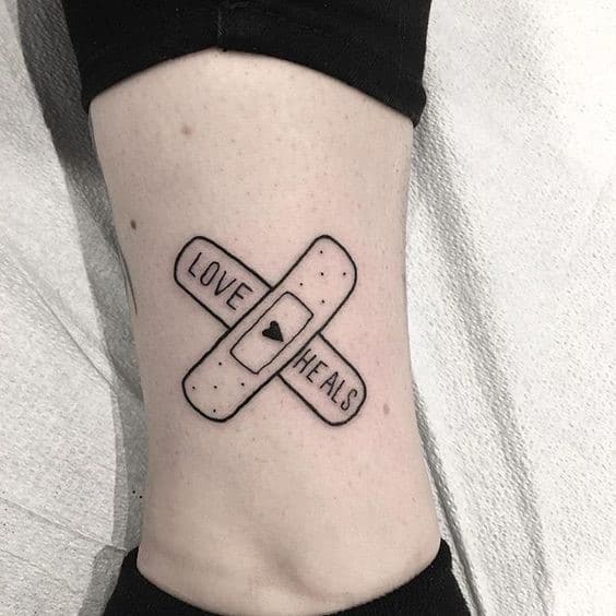 Hình tattoo băng dán tượng trưng cho nét cho sự tổn thương và cần hàn gắn