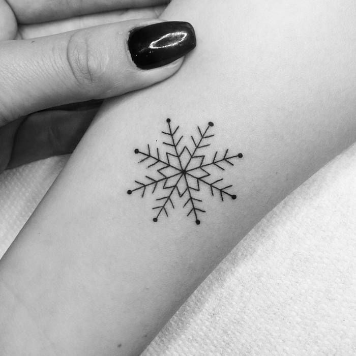 Hình tattoo bông hoa tuyết nhỏ mini xinh xắn
