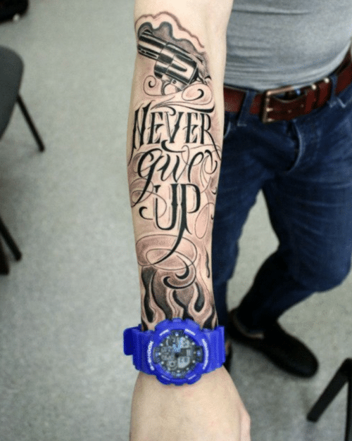 Hình tattoo chữ Never Give Up trên tay chất nhất