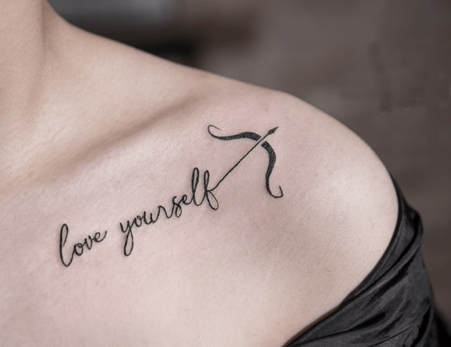 Hình tattoo chữ love yourself và mũi tên đẹp