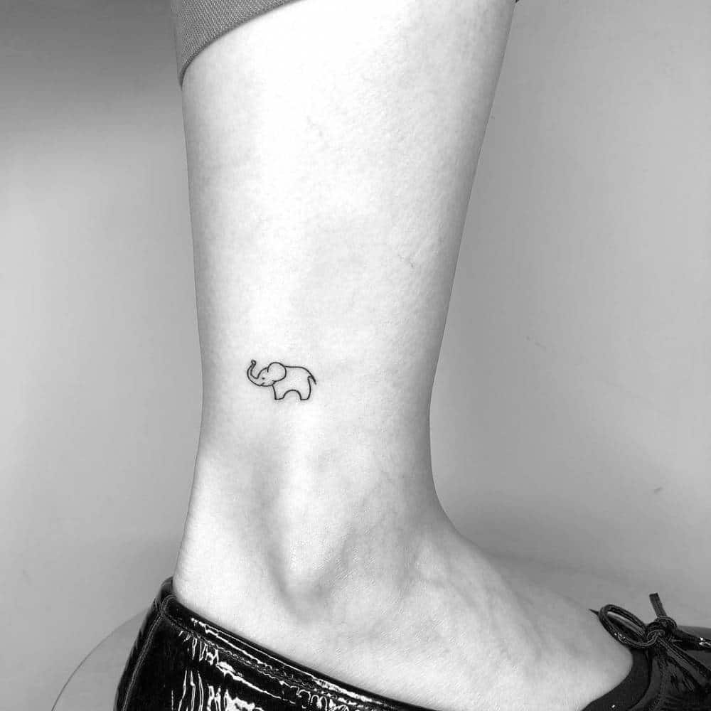 Hình tattoo chú voi mini nhỏ nhắn ở mắt cá chân