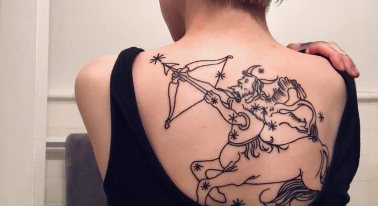 Hình tattoo cung Nhân Mã cho nữ xinh sau lưng