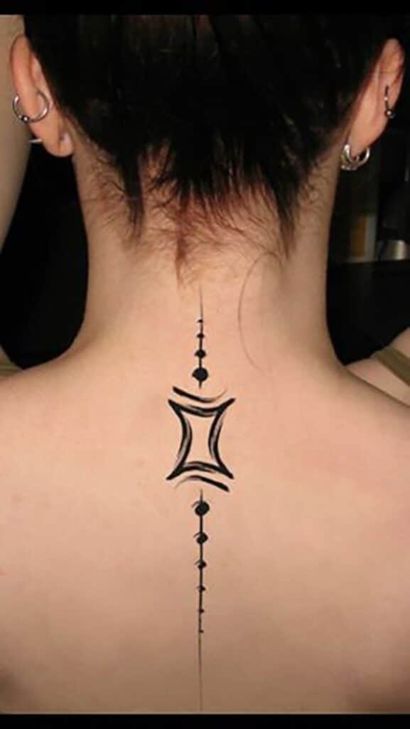 Hὶnh tattoo cung Song Tử cho nữ sau gáy