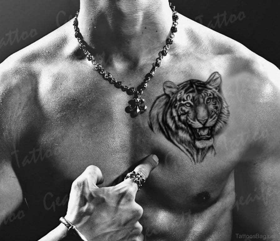 Hình tattoo hổ đẹp mắt nhỏ bên trên ngực nam