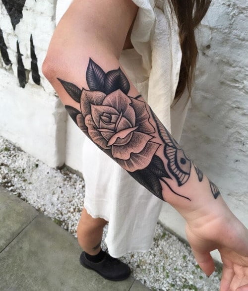 Hình tattoo hoa hồng ở tay dễ thương