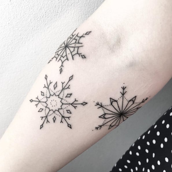 Hình tattoo hoa tuyết cho nữ