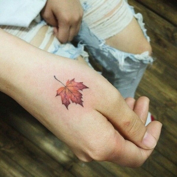 Hình tattoo lá phong nhỏ xinh mini