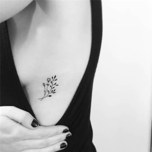 Hὶnh tattoo mini bên hȏng sườn cho nàng
