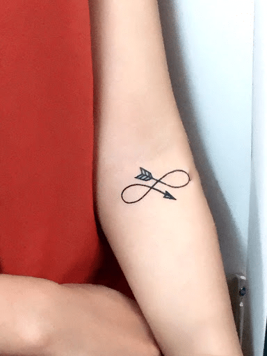 Hình tattoo mũi tên vô cực điệu đà và ý nghĩa
