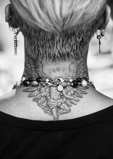 Hình tattoo thiên thần sa ngã sau gáy