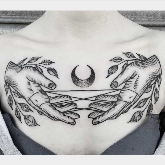 Hình tattoo bên trên ngực nữ giới độc lạ