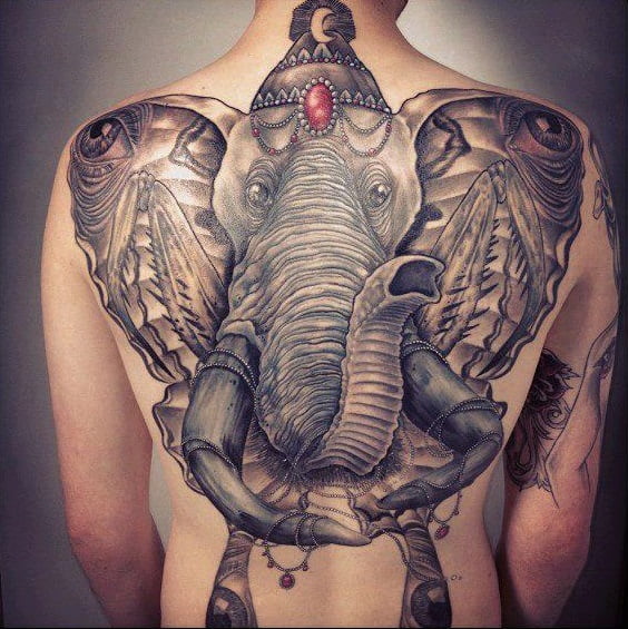 Hình tattoo voi thần to sau lưng