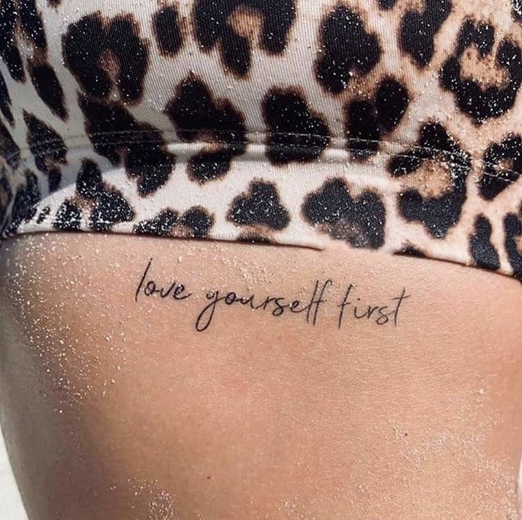 Kiểu tattoo chữ love yourself first đốn tim giới trẻ