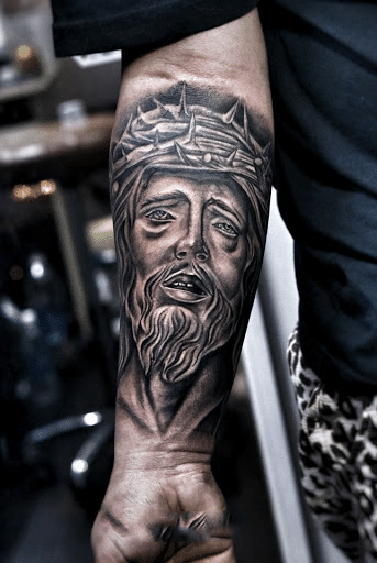 Kiểu tattoo chúa giêsu ở cánh tay gửi gắm nhiều thông điệp ý nghĩa