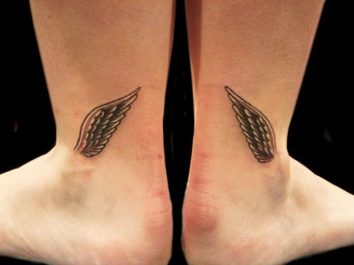 Kiểu tattoo đôi cánh trên mắt cá chân đẹp và đặc biệt