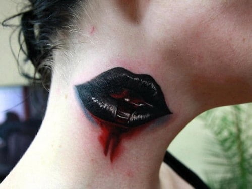 Kiểu tattoo đôi môi màu đen ở cổ chất ngầu