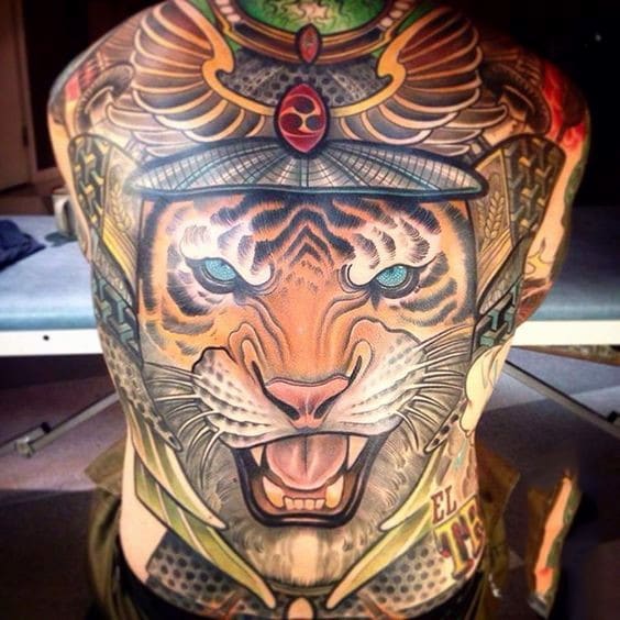 Kiểu tattoo hổ có màu bít lưng