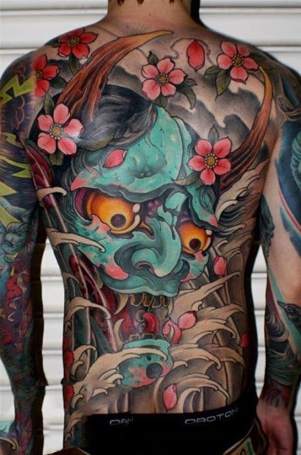 Kiểu tattoo mặt quỷ kín lưng đẹp mê ly