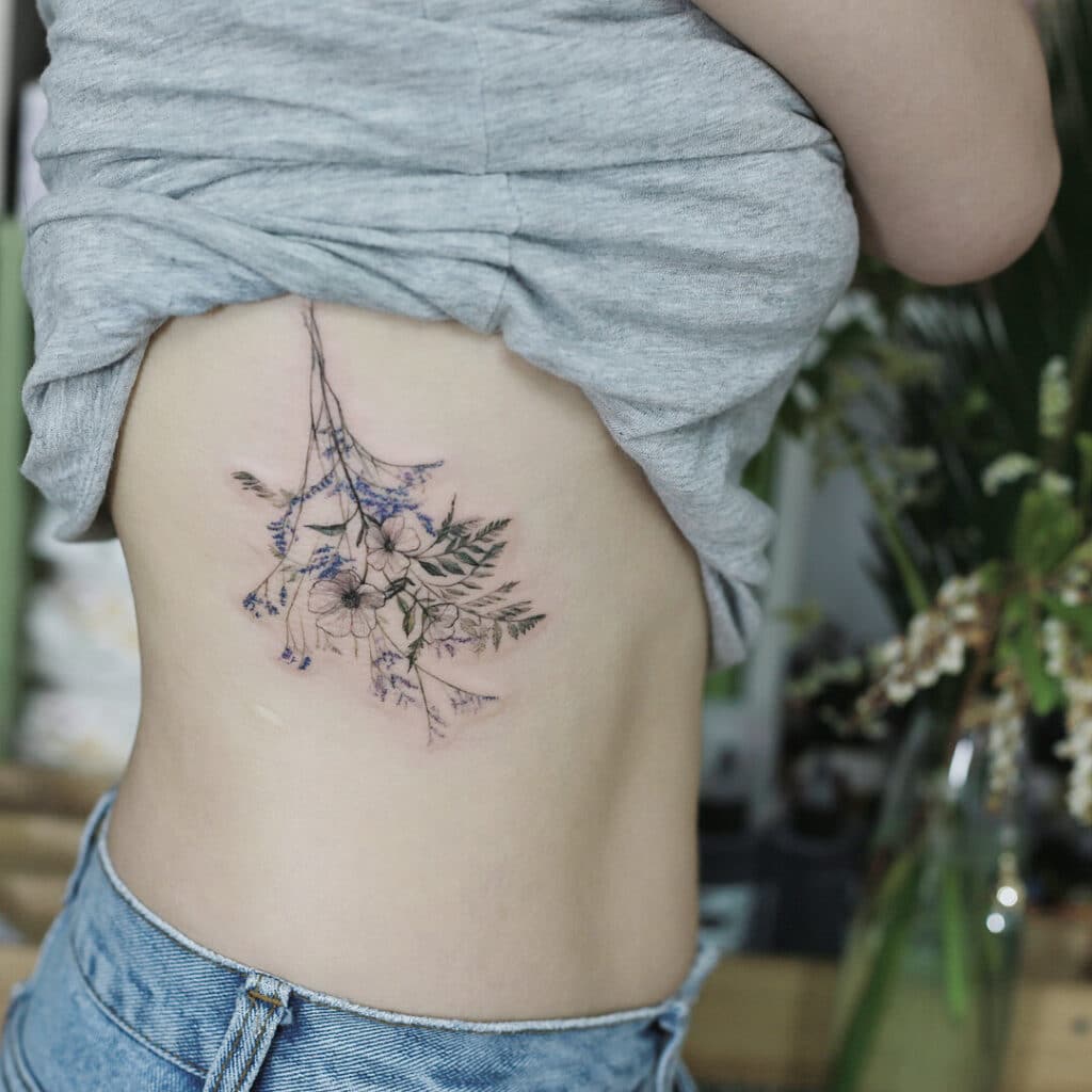 Kiểu tattoo nhẹ nhàng và nữ tίnh cho con gái ở phần hȏng