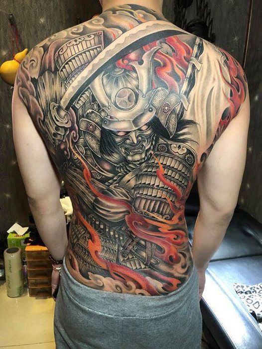 Kiểu tattoo samurai kín sống lưng độc đáo