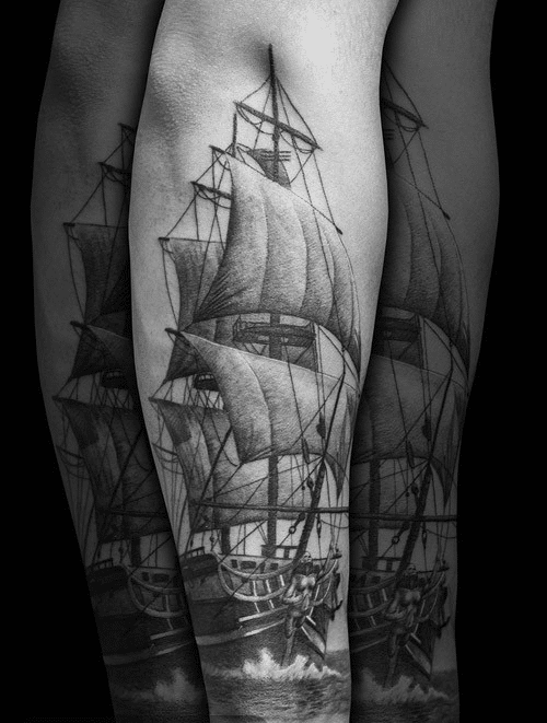 Kiểu tattoo thuyền buồm ở cánh tay nổi bật