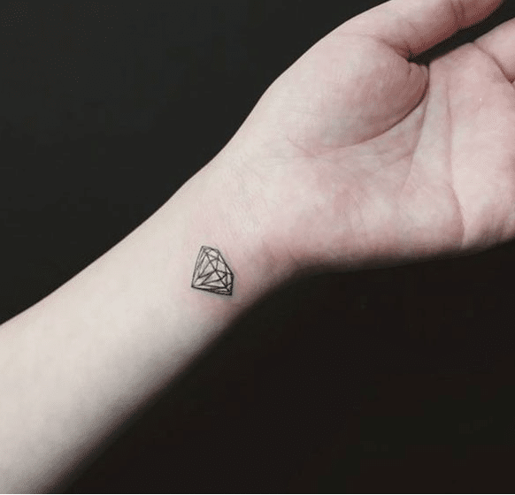 Kiểu tattoo viên kim cương đẹp ở cổ tay