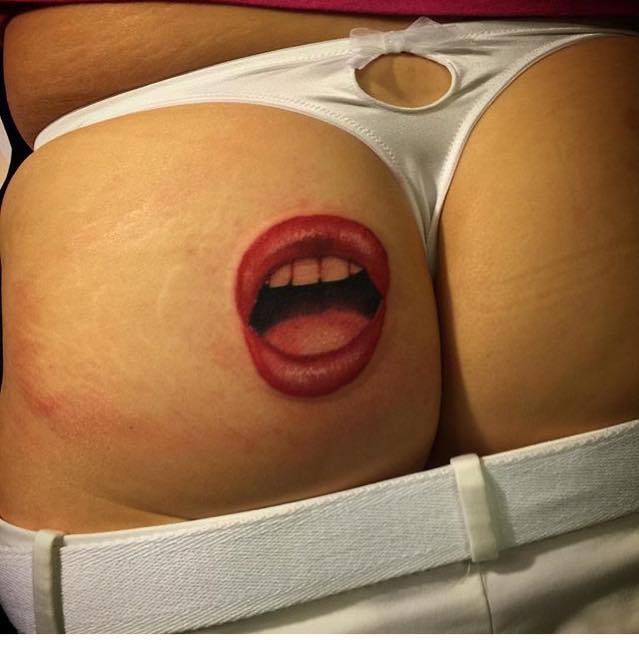 Kiểu xăm môi tuyệt đẹp ở mông