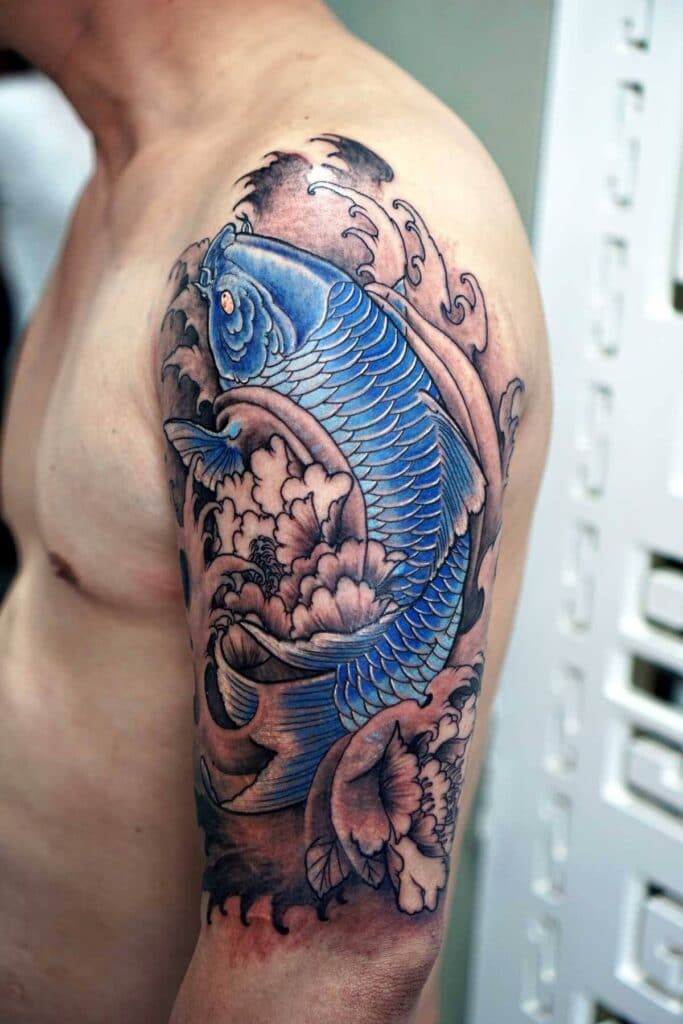 Mẫu tattoo cá chép cầu kỳ cho người mệnh mộc