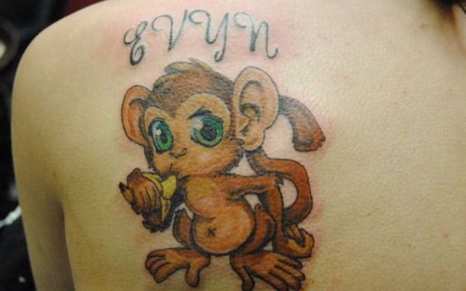 Mẫu tattoo chú khỉ vàng tinh nghịch