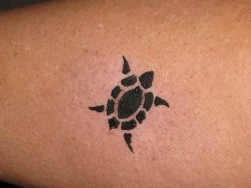 Mẫu tattoo con rùa đen đẹp