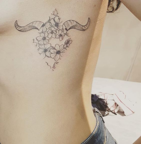 Mẫu tattoo cung Ma Kết trên cơ thể nữ quyến rũ