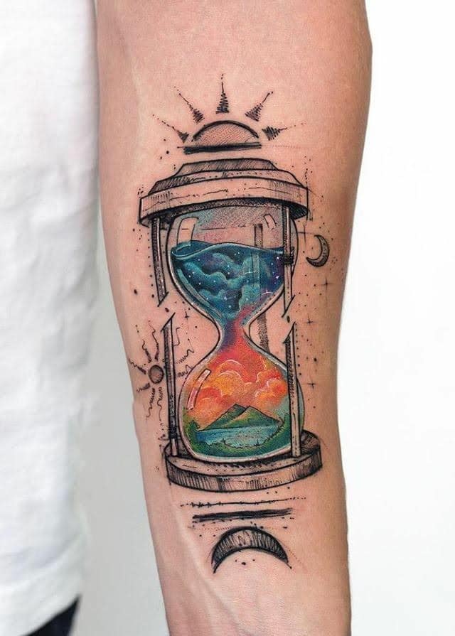 Mẫu tattoo đồng hồ cát có màu đặc biệt
