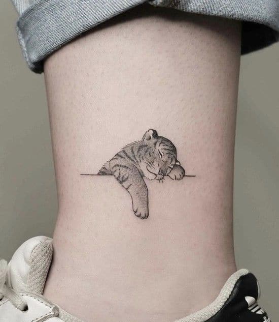 Mẫu tattoo hổ mini đáng yêu cho nữ