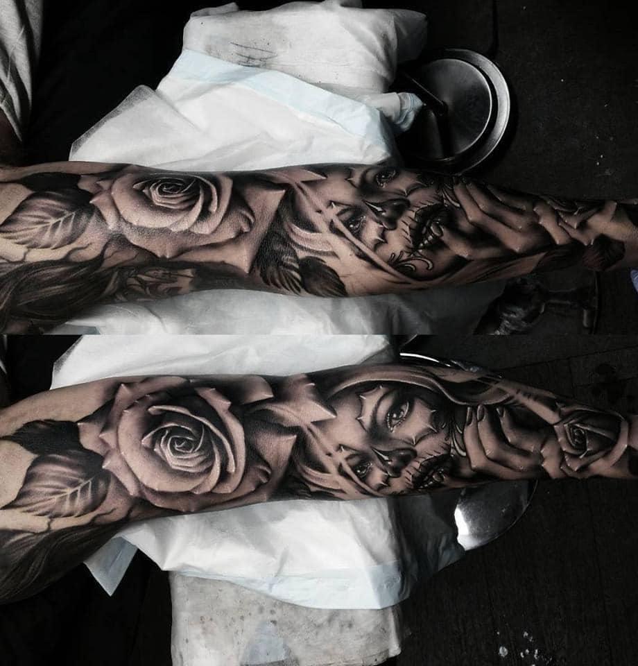 Mẫu tattoo hoa hồng đen trắng xăm kín tay
