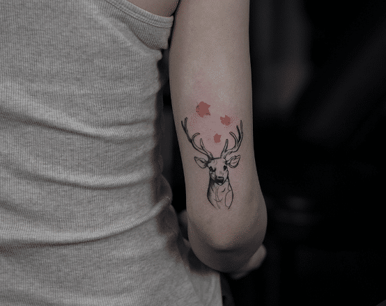 Mẫu tattoo hươu nhẹ nhàng và đáng yêu cho nữ