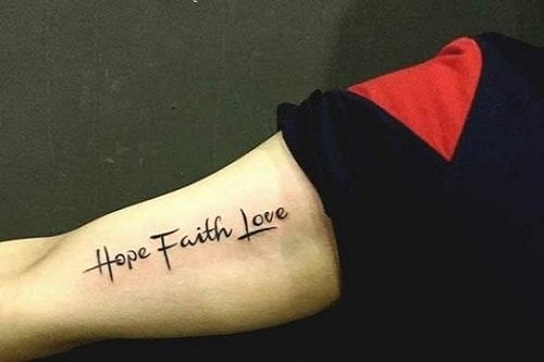 Mẫu tattoo trông đợi vào một tình yêu